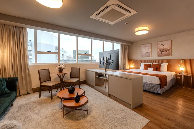 Heritage Suite: living room, desk and king bed in the same space